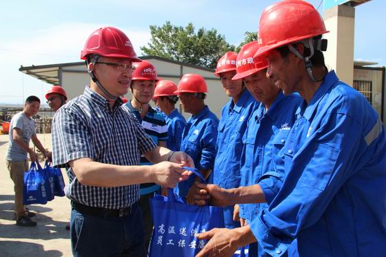 1500863591331559.jpg 复件 西溪路高温慰问 041.jpg